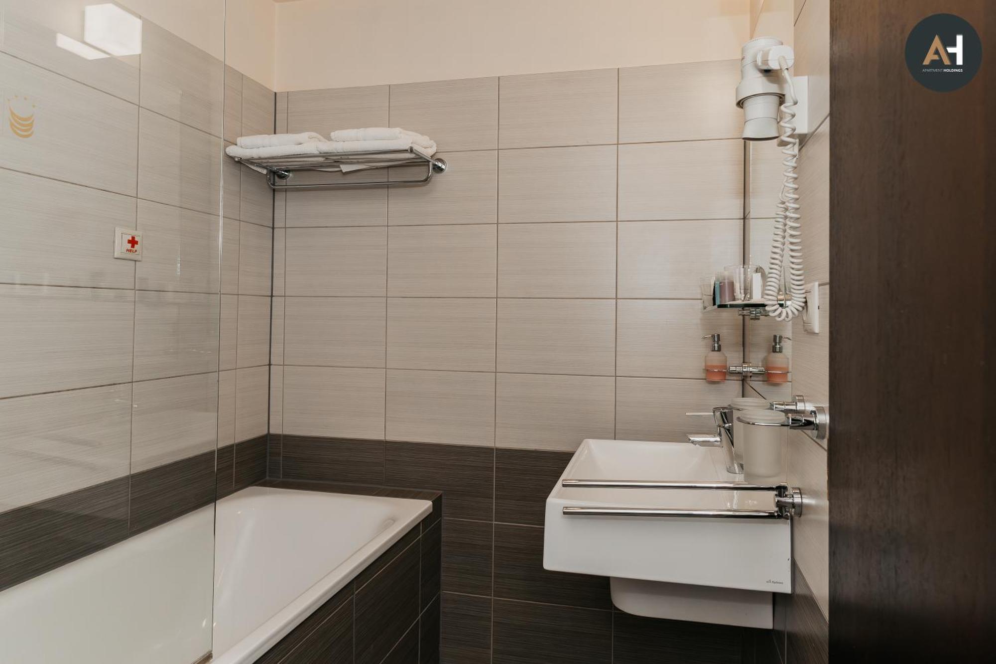 Ah Charlotte City Center Apartment Кошице Екстер'єр фото